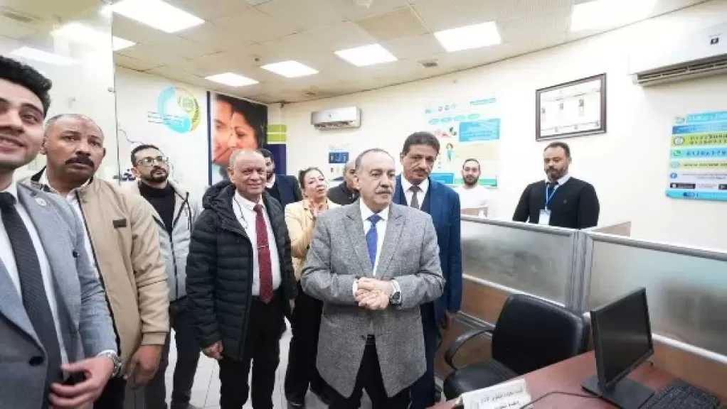 محافظ أسيوط يتفقد مركز خدمات مياه الشرب