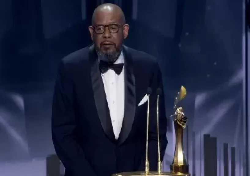 الممثل الأمريكي فوريست ويتكر يفوز بجائزة الإنجاز مدى الحياة حفل Joy award