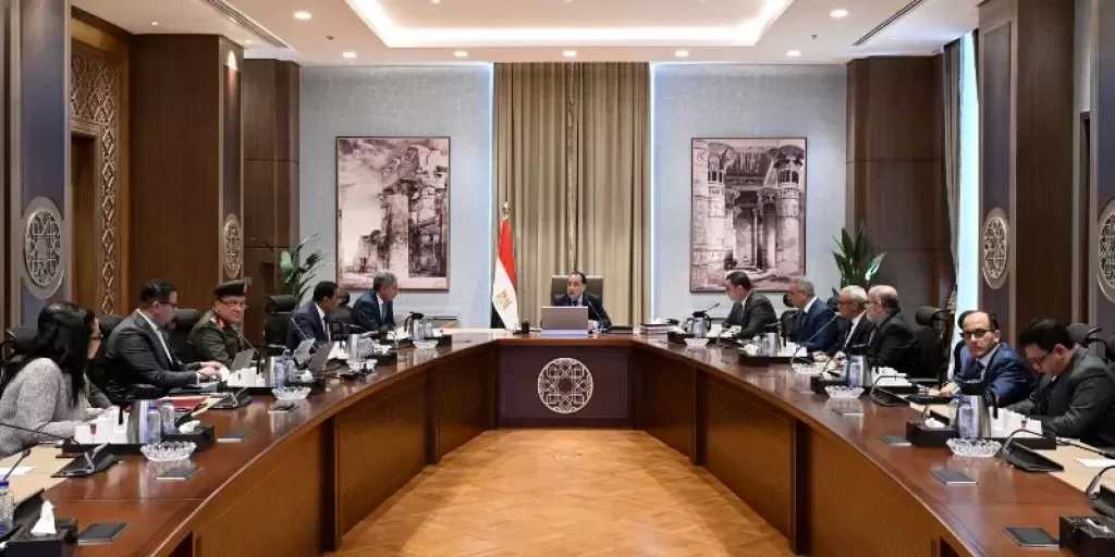 رئيس الوزراء يتابع الموقف التنفيذي لمشروعات التطوير والتنمية في محافظة مطروح
