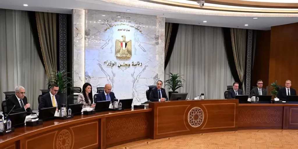 موعد إجازة 25 يناير.. تعرف على قرار الحكومة للعاملين فى القطاعين العام والخاص