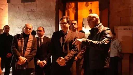 وزير الثقافة يفتتح معرض «مسار» للفنان خالد زكي بقبة السلطان الغوري