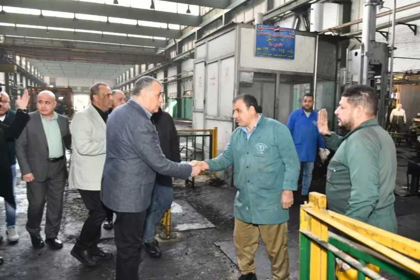 وزير الدولة للإنتاج الحربي يتفقد خطوط الإنتاج بشركة حلوان للصناعات الهندسية ”مصنع 99 الحربي”