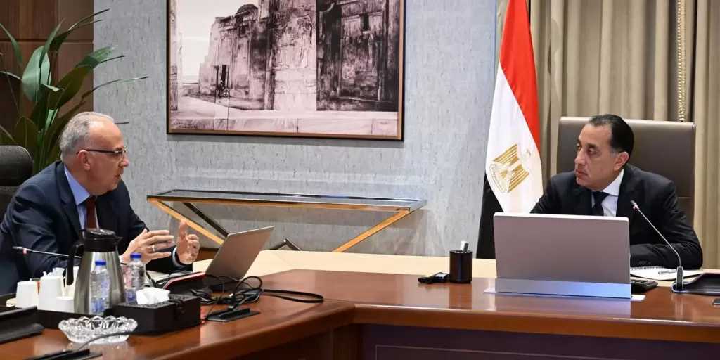 رئيس الوزراء يتابع مع وزير الري عددا من ملفات عمل الوزارة