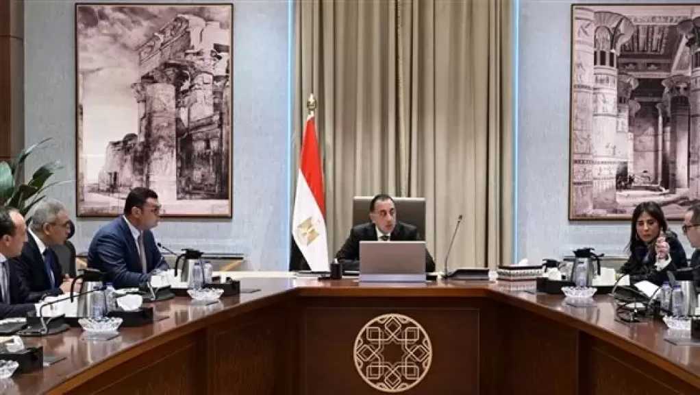 رئيس الوزراء يتابع عددًا من ملفات العمل مع وزير الإسكان