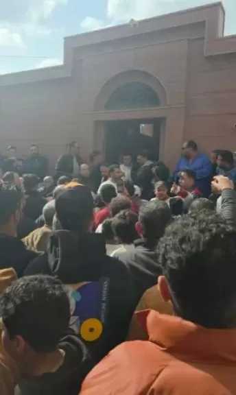 سعد الصغير ومحمود الليثي يؤازران رضا البحراوى في جنازة والدته