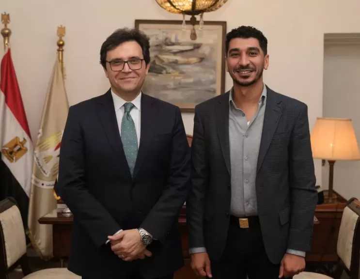 وزير الثقافة يلتقي المخرج كريم الشناوي لبحث التعاون ودعم التجارب السينمائية الشابة