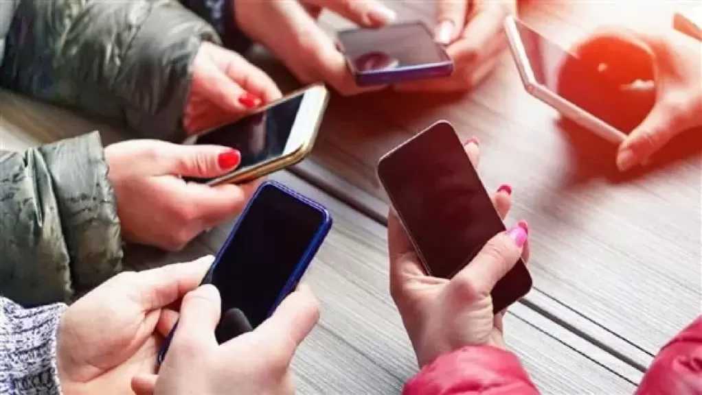 ”الجمارك” تكشف سبب إلغاء الإعفاء الاستثنائي للهواتف الواردة من الخارج