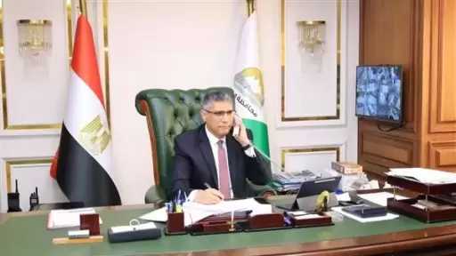محافظ الجيزة يتواصل هاتفيًا مع طلاب الشهادة الإعدادية بمستشفى 57357 ويطمئن على حالتهم الصحية وانتظام الامتحانات