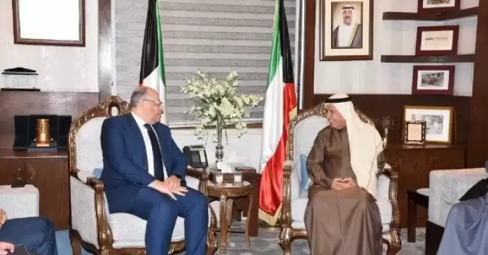 السفير المصري بالكويت يبحث مع رئيس الجهاز المركزي للمقيمين بصورة غير قانونية موضوعات متعلقة بدارسيهم في مصر