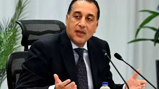 رئيس الوزراء يُهنئ وزير الداخلية بذكرى عيد الشرطة