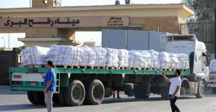 انطلاق قافلة المساعدات الإنسانية الـ 122 من مصر إلى غزة