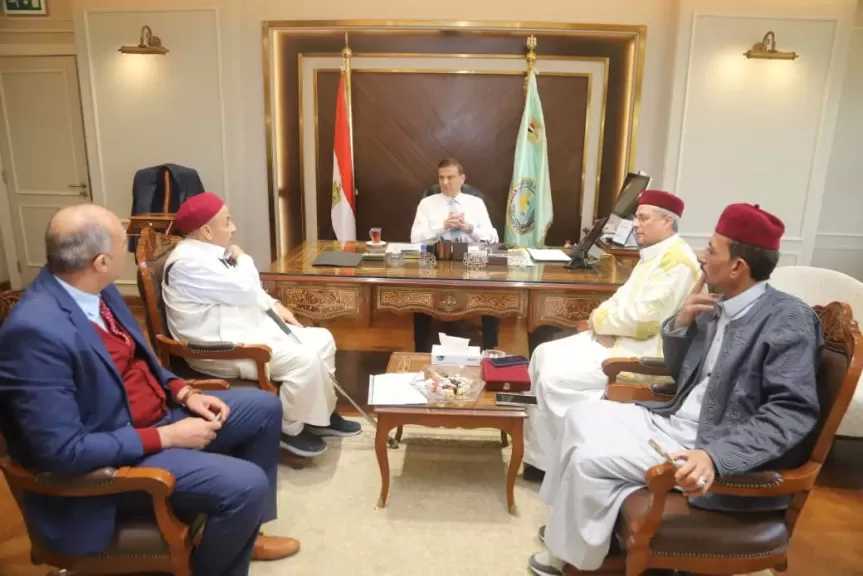 وزير الزراعة يلتقي وفدًا من عمد ومشايخ مطروح ويُوجه بدعم المزارعين بشتلات الزيتون