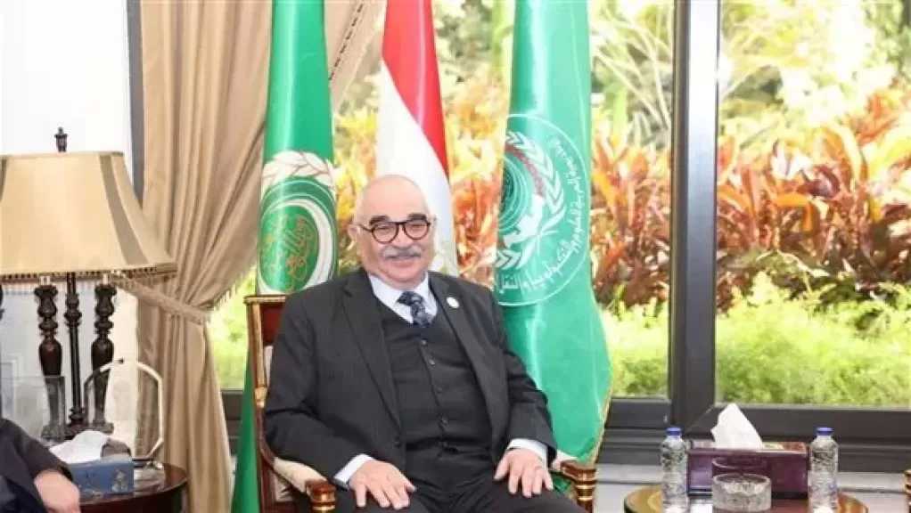 رئيس قضايا الدولة يهنئ وزير الداخلية بعيد الشرطة