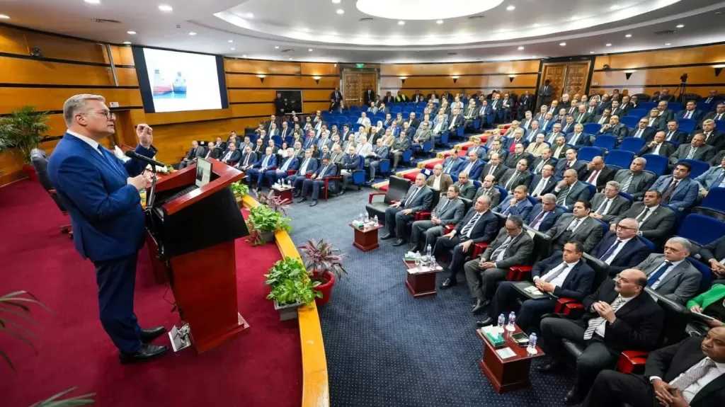 وزير البترول والثروة المعدنية يستعرض خطط زيادة الإنتاج المحلي وتأمين احتياجات الغاز في صيف 2026