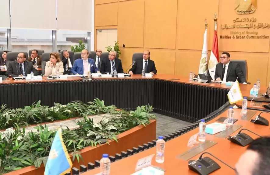 وزير الإسكان يعقد اجتماعاً لمتابعة الموقف التنفيذي لمشروع ”حدائق تلال الفسطاط”