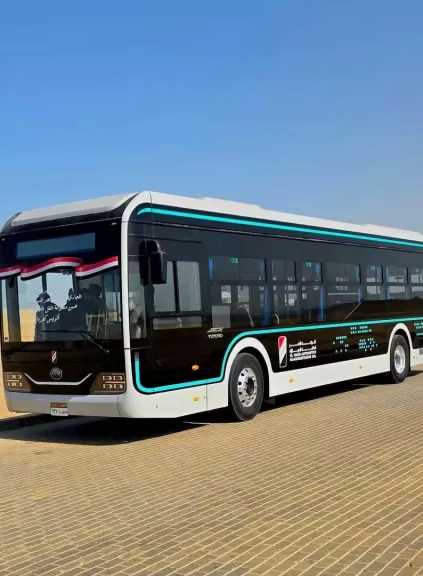 نموذج لأتوبيس ”النصر للسيارات” الكهربائي يدخل الخدمة التجريبية ضمن منظومة نقل زوار أهرامات الجيزة