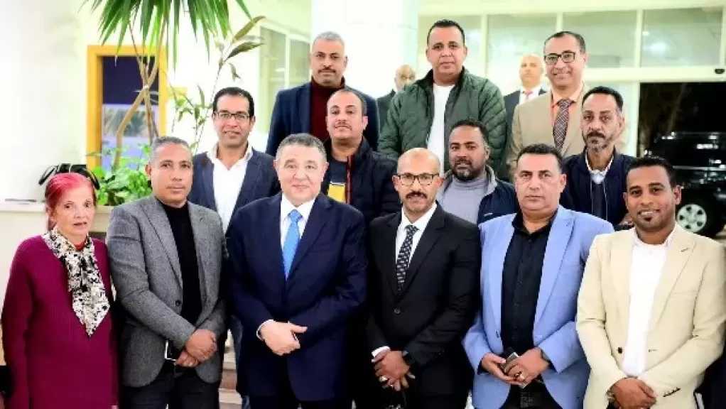 محافظ البحر الأحمر يلتقي الصحفيين ويكشف عن مشروعات إسكان اقتصادي ومبادرات خدمية جديدة