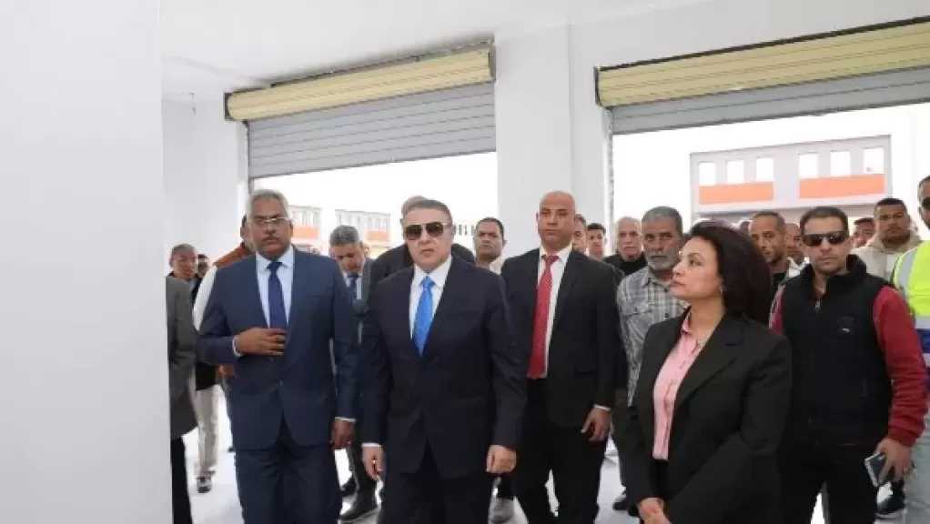 محافظ البحر الأحمر يتفقد مجمع خدمات الجملة بالغردقة