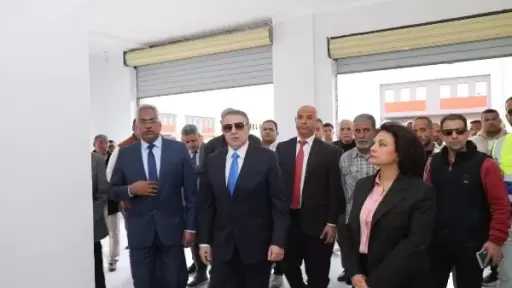 محافظ البحر الأحمر يتفقد مجمع خدمات الجملة بالغردقة