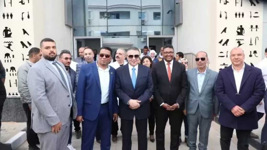 محافظ البحر الأحمر يتفقد مركز القسطرة وجراحات القلب بمستشفى الغردقة العام
