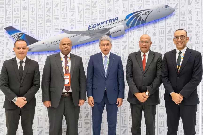 مصر للطيران تشارك في فعاليات معرض Fitur الدولي للسياحة والسفر بمدريد.. صور