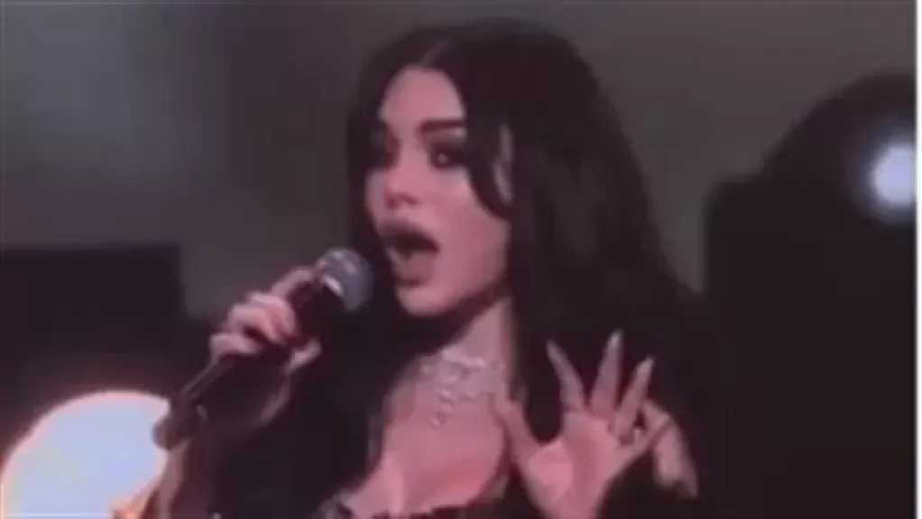 هيفاء وهبي ترقص على الطريقة الخليجية بموسم الرياض