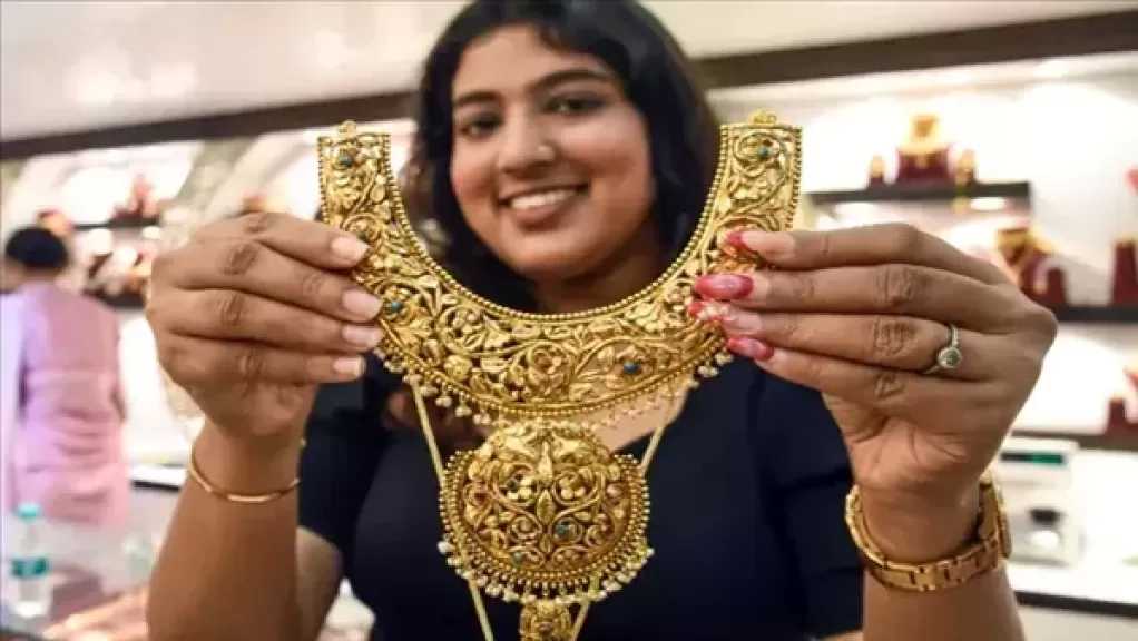 خبيرة اقتصادية تكشف سر القفزات التاريخية للمعدن الأصفر وتنصح.. ”هذا المعدن سيتخطى الذهب”