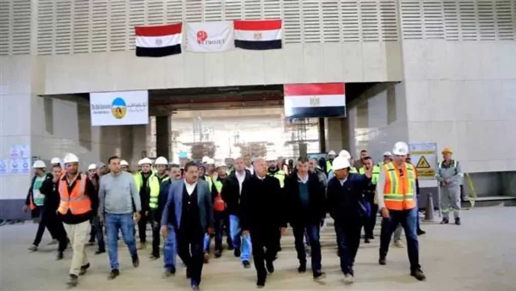 وزير الصناعة والنقل يجري جولة هامة لمتابعة تقدم الأعمال بشبكة القطار الكهربائي السريع
