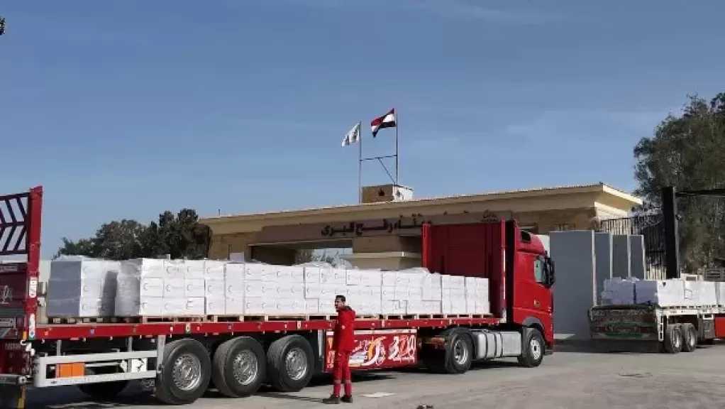 الهلال الأحمر يُسيّر قافلة «زاد العزة» 123 مُحملة بمساعدات غذائية وطبية وشتوية إلى غزة
