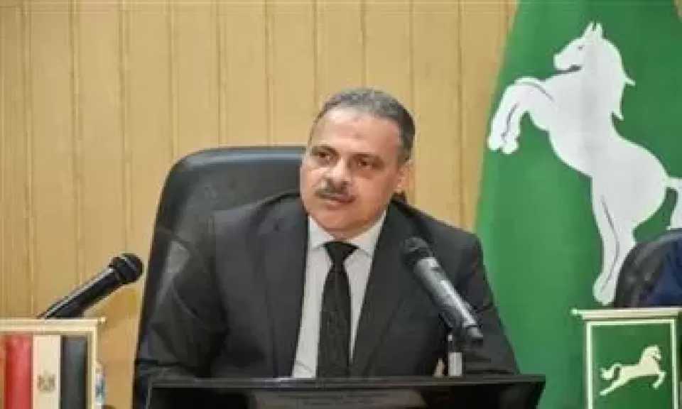 محافظ الشرقية يجري حركة تنقلات بين قيادات الإدارات التعليمية