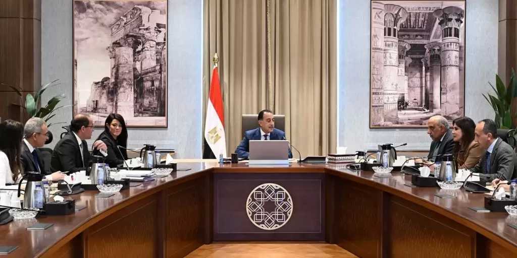 مدبولي يستعرض مستجدات حل مشكلة مديونيات ”الكهرباء” لدى الجهات الحكومية