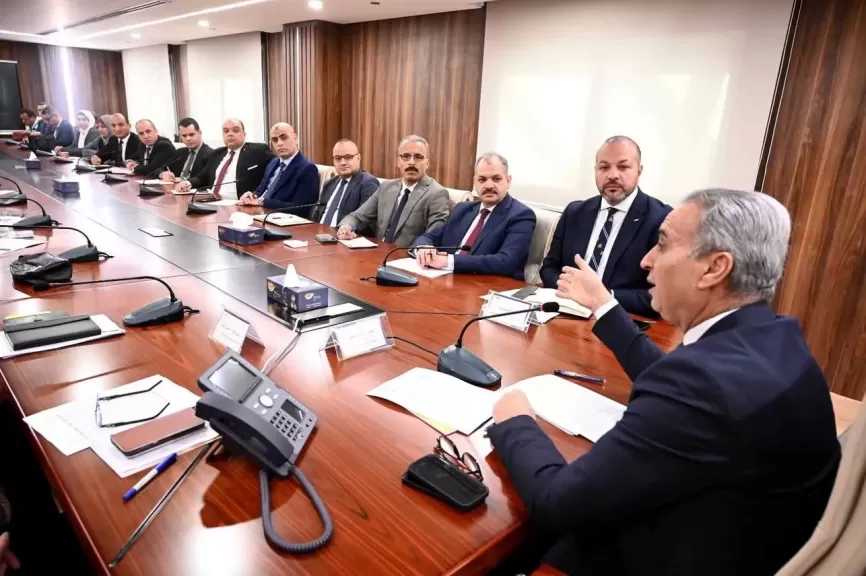 رئيس جهاز حماية المستهلك يعقد اجتماعًا موسعًا مع رؤساء القطاعات ومديري الأفرع الإقليمية والإدارات المعنية لمتابعة حالة الأسواق وتوافر السلع