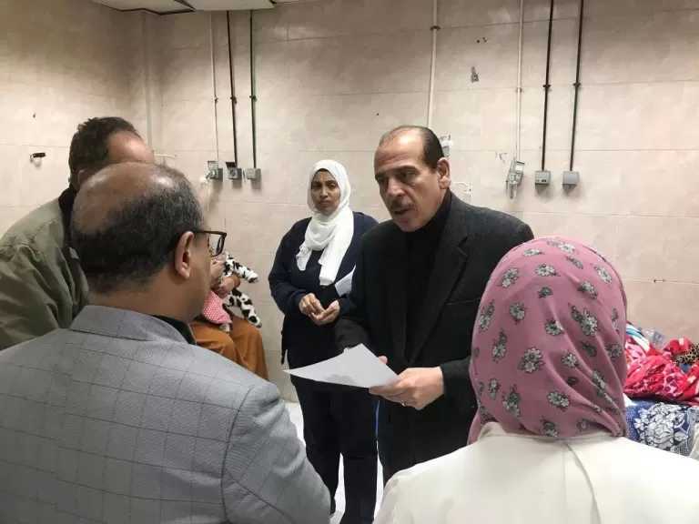 نائب وزير الصحة يتفقد منشآت طبية بالجيزة ويوجه بإحالة إدارة مستشفى إمبابة العام والمتغيبين للتحقيق