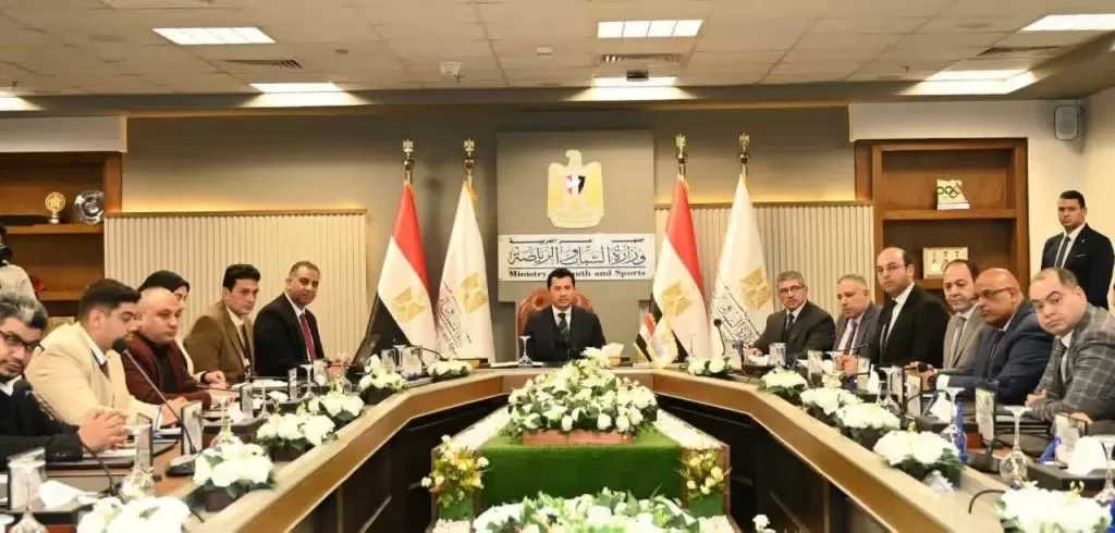 د. أشرف صبحي يشهد تسليم شهادة ”الأيزو” لمركز التنمية الشبابية والرياضية بشبرا الخيمة