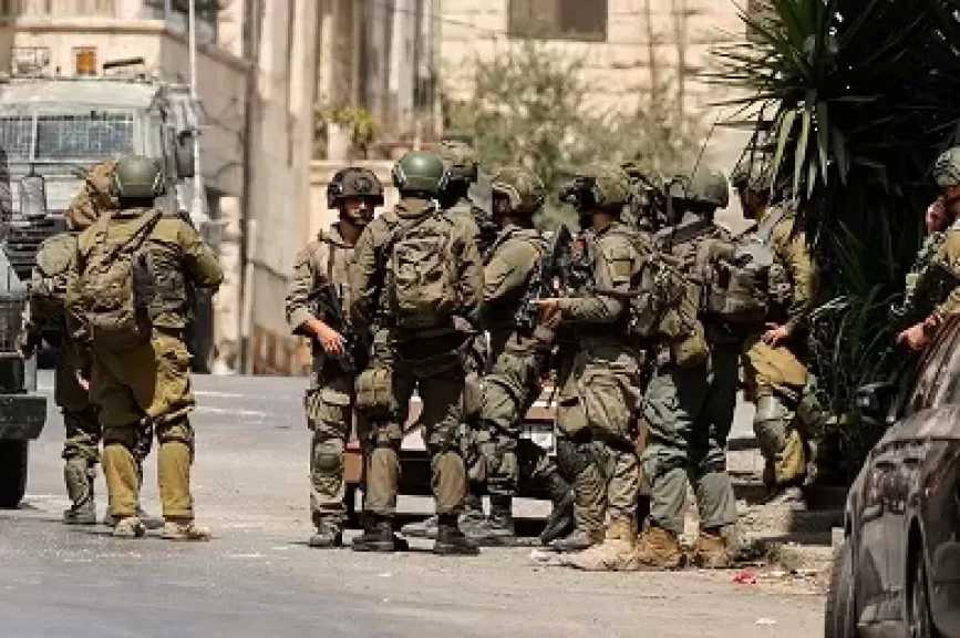 جيش الاحتلال الإسرائيلي يشن حملة اعتقالات واسعة في طولكرم