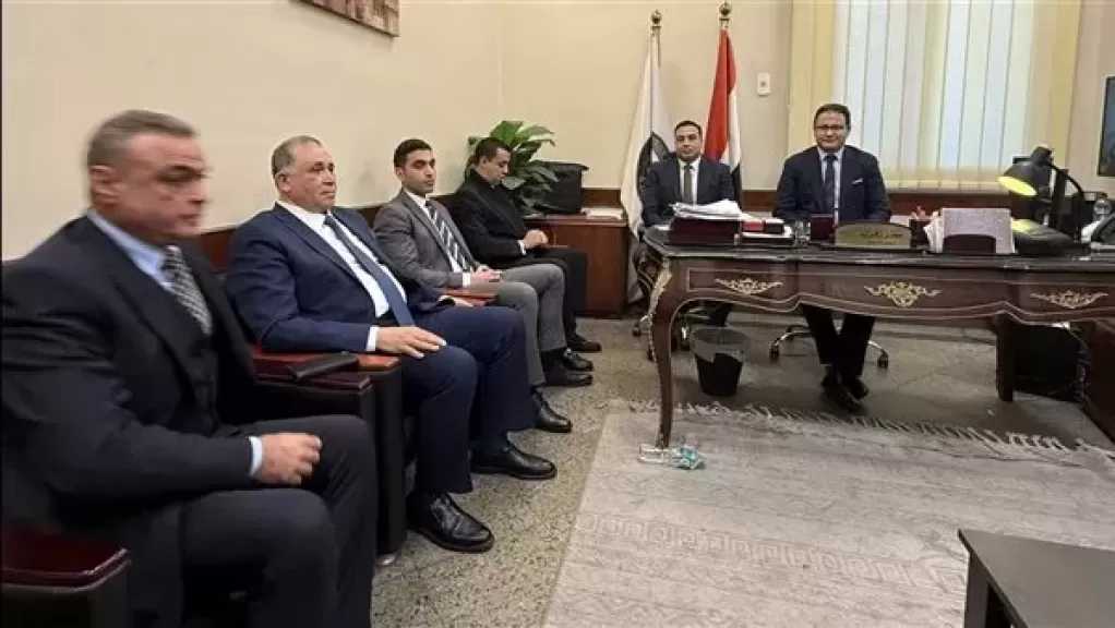 برئاسة النقيب العام.. وفد ينهي أزمة الزملاء المحامين في واقعة نيابة النزهة.. صور