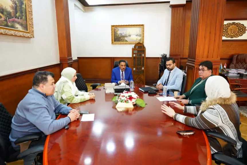 محافظ مطروح: وضع آلية لتوفير الأدوية الناقصة لمرضى التأمين الصحي