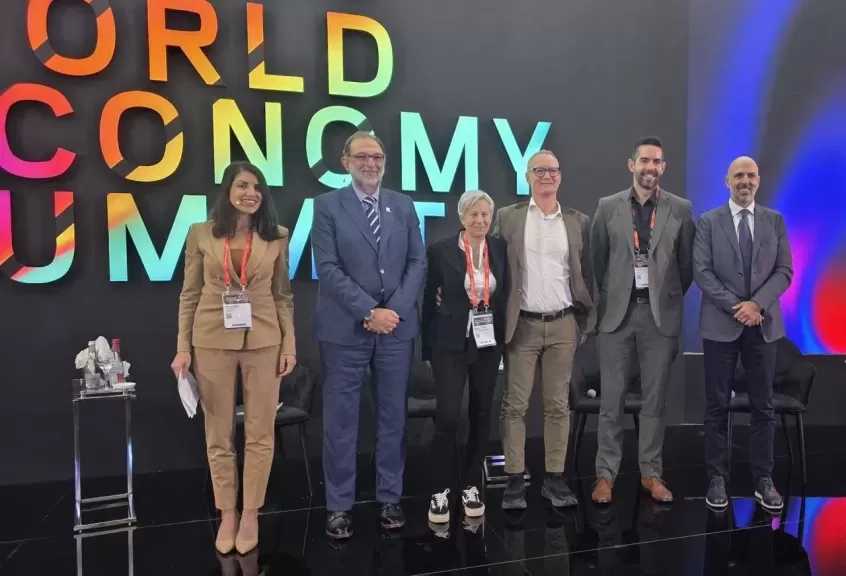 مشاركة الدكتور طارق الهوبي في جلسة “الاتجاهات العالمية الكبرى التي تشكّل صناعة الغذاء حتى 2035” خلال قمة الاقتصاد العالمي لمعرض جلفود