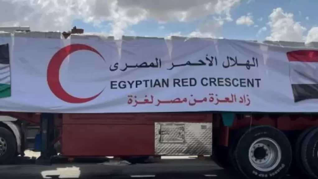 قافلة ”زاد العزة” الـ 125 تدخل إلى الفلسطينيين في قطاع غزة