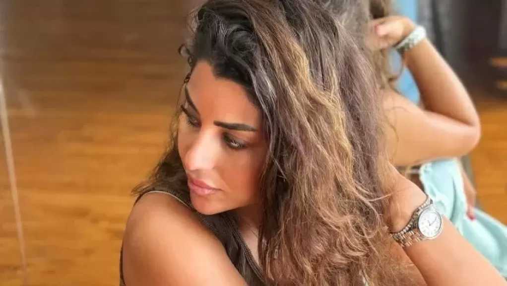 وأنت زعلان ليه.. آيتن عامر تحرج متابعًا بتعليق ساخر على إكس