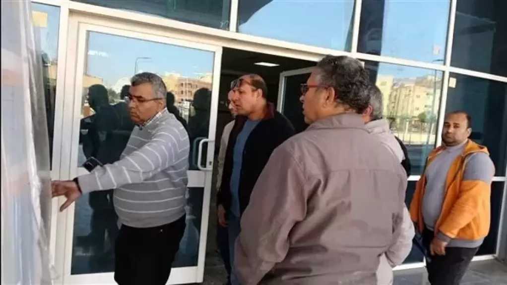 مساعد وزير الصحة يتفقد مشروع مستشفى العبور بنسبة تنفيذ 98%