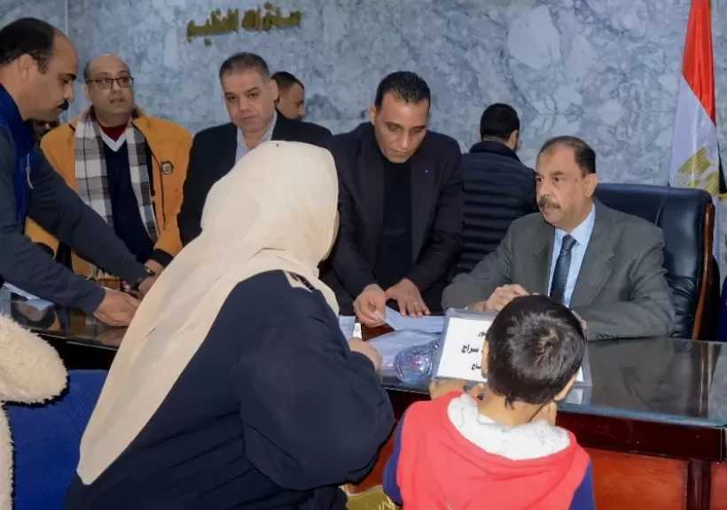 محافظ سوهاج يبحث احتياجات وطلبات المواطنين خلال اللقاء الجماهيري.. صور