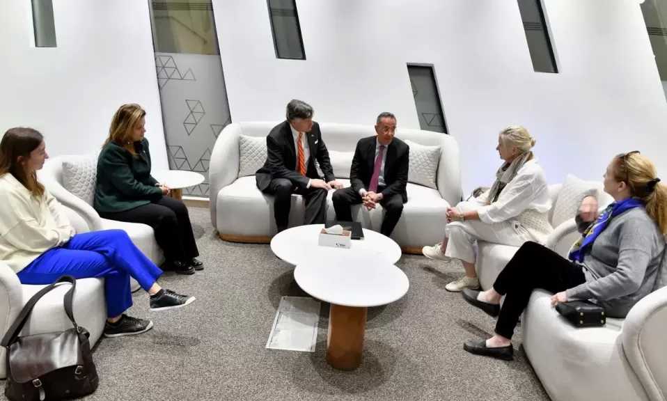 نائب وزير الخارجية الأمريكي ونائب وزير خارجية جمهورية طاجيكستان يزوران المتحف المصري الكبير