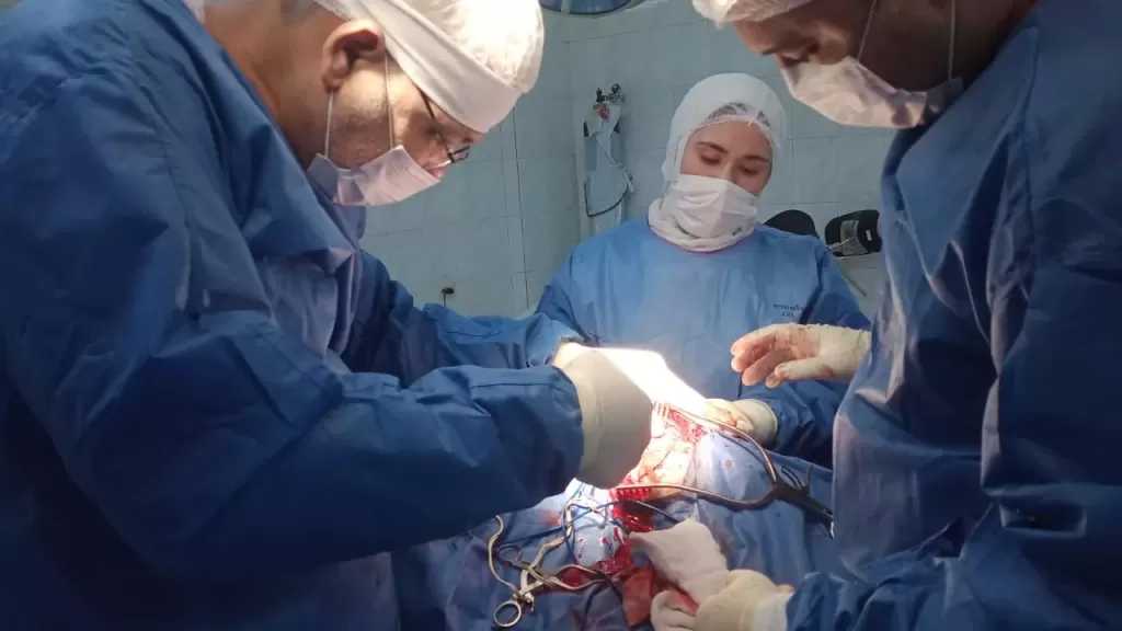 ”طوارئ جامعة سوهاج”: إنقاذ ذراع طفل بعد إصابة مروعة بطاحونة قمح