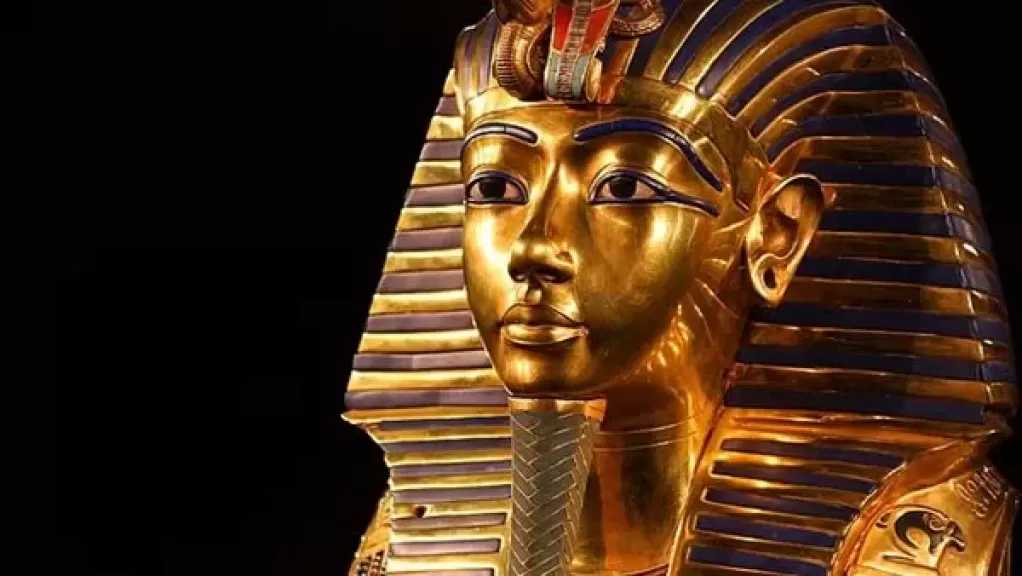 زاهي حواس: مصمم قناع توت عنخ آمون أعظم فنان عرفه التاريخ