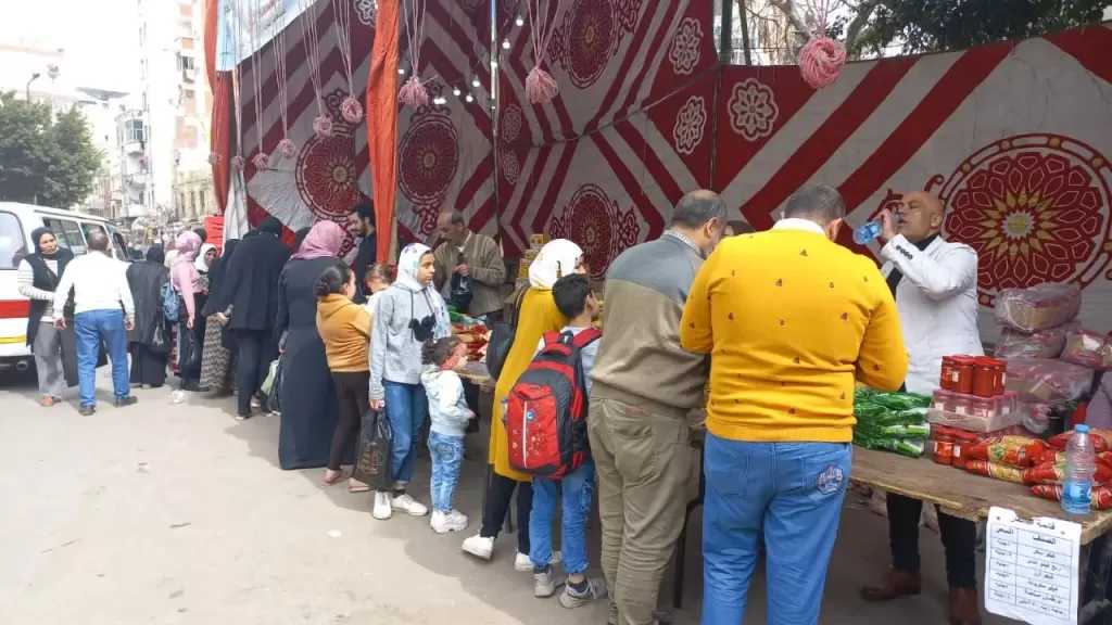 القابضة الغذائية تبدأ إقامة 146 شادرًا لبيع السلع بالمحافظات استعدادًا لرمضان بتخفيضات تصل إلى 25%