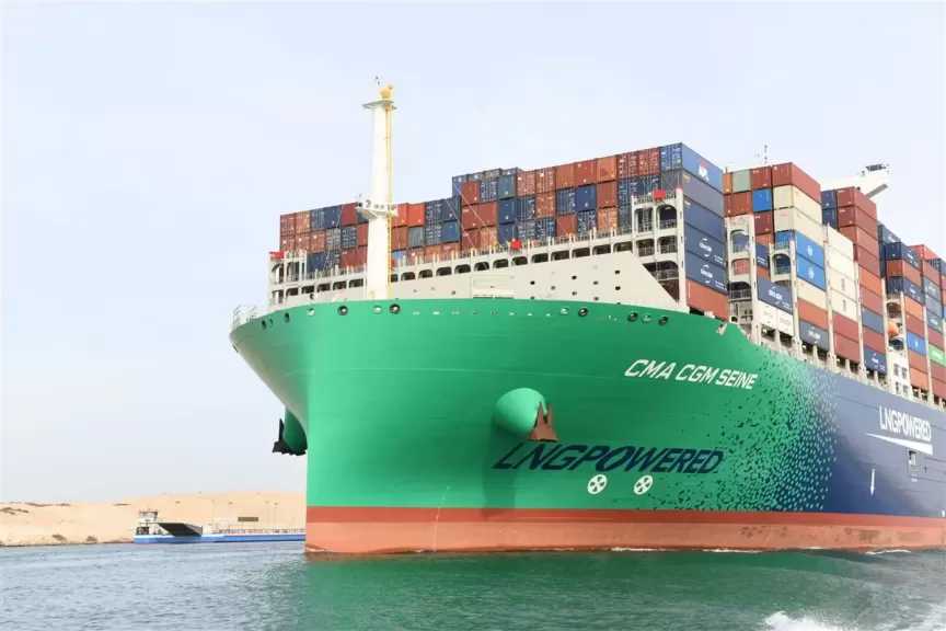 قناة السويس تشهد عبور سفينة الحاويات العملاقة ”CMA CGM SEINE”