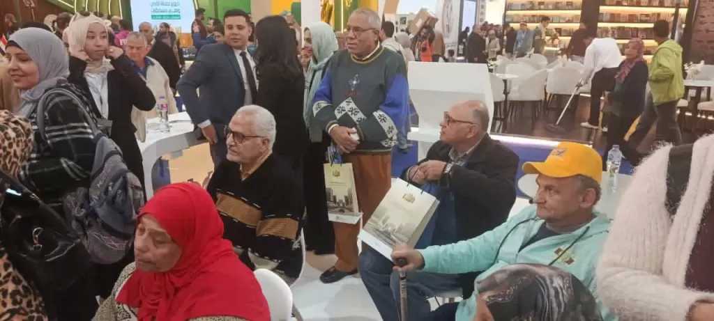 التضامن الاجتماعي تنظم زيارات لعدد من دور المسنين لمعرض القاهرة الدولي للكتاب| صور