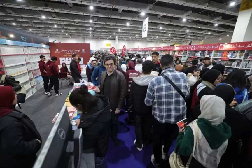 هيئة الكتاب تنفى شائعات غلق معرض القاهرة للكتاب وتؤكد انتظام الزيارة