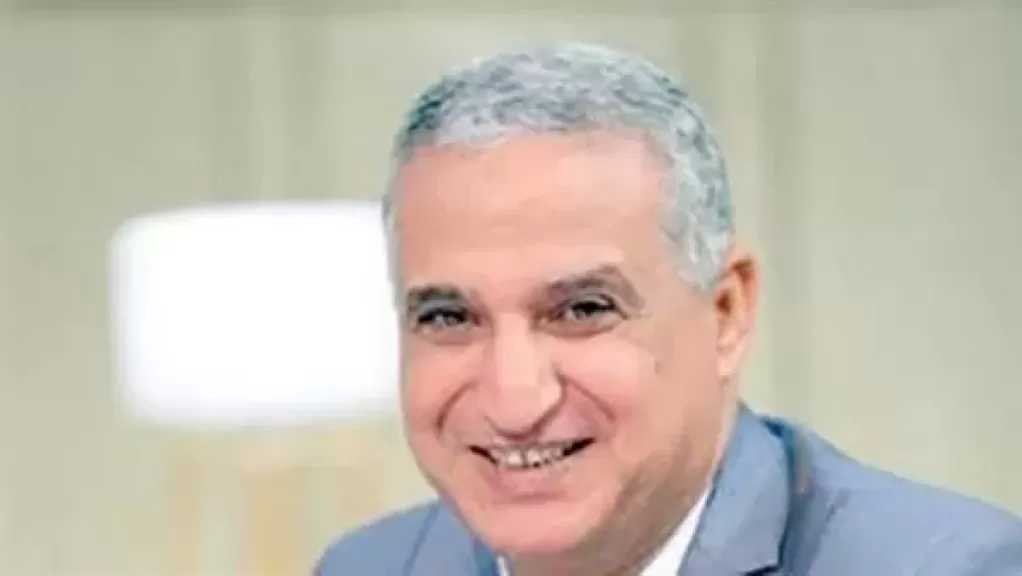 كبير الأثريين بـ”السياحة والآثار”: الحملات الرقمية والمؤثرون قلبوا موازين السياحة لصالح مصر